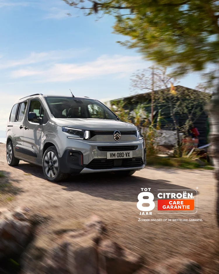 Driekwart frontaanzicht Berlingo toont gezinsvriendelijk design, comfort, veiligheid, connectiviteit en een moderne, zelfverzekerde uitstraling
