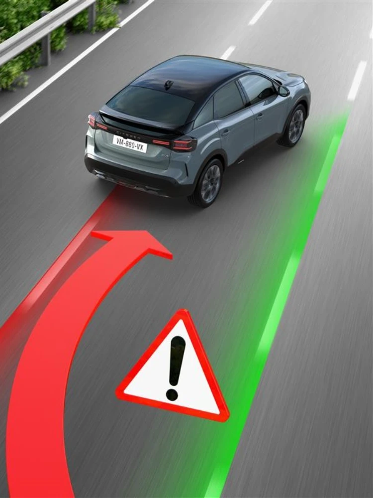 Zijaanzicht Berlingo met verkeersbordherkenning die zichtbaarheid, veiligheid, technologie en zelfverzekerd snelheidsbewustzijn verbetert