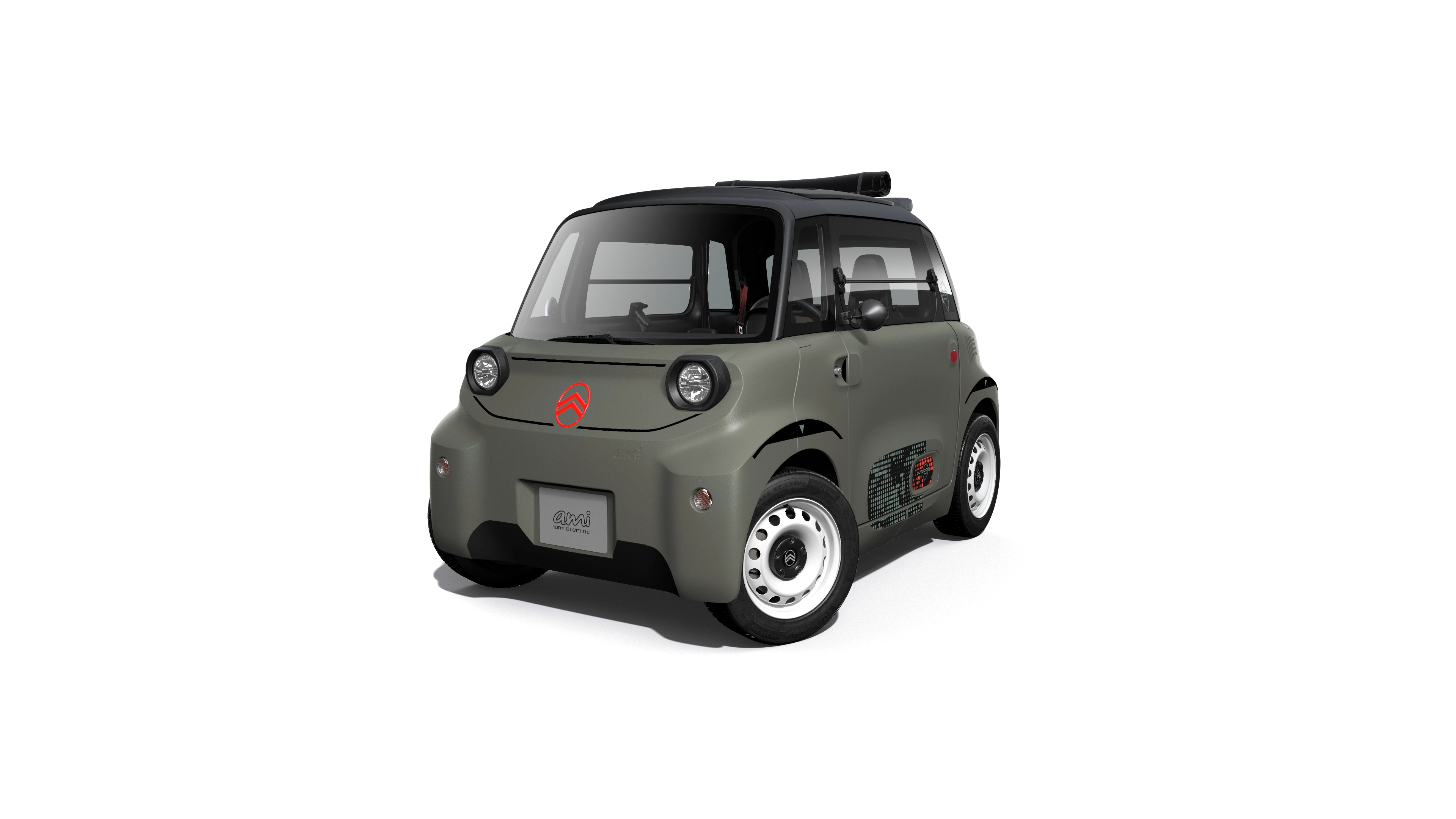 Driekwartvooraanzicht van de Citroën Ami Outdoor toont een elektrische vierwieler, de mobiliteitsoplossing van Citroën voor stedelijke verplaatsingen